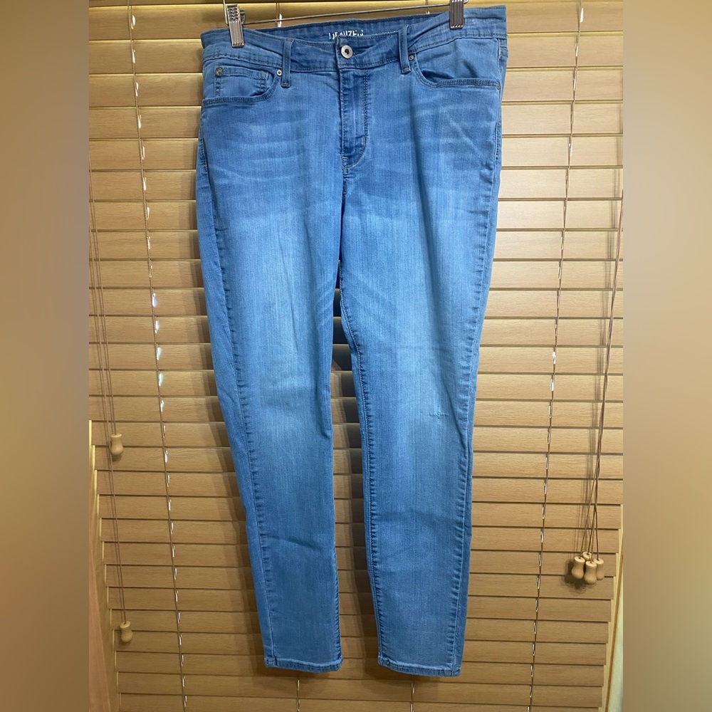 Denizen From Levi’s Modern Skinny Fit Women’s Jeans - Size 14M 32 x 32